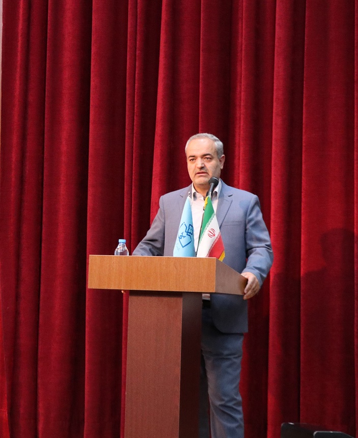 راه شهدا را با قدرت به پیش ببریم