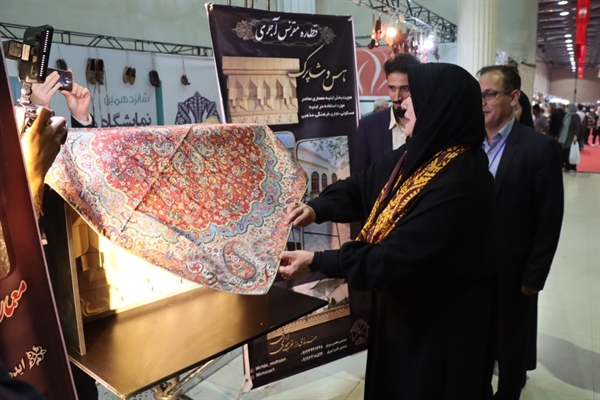 آیین رونمایی قطاره مقرنس‌کاری تاس و شاپرک در شانزدهمین نمایشگاه ملی زنجان