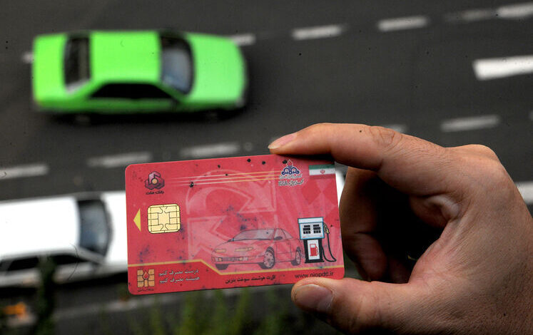 300 کارت سوخت جامانده در جایگاه ها به مالکان تحویل داده شد