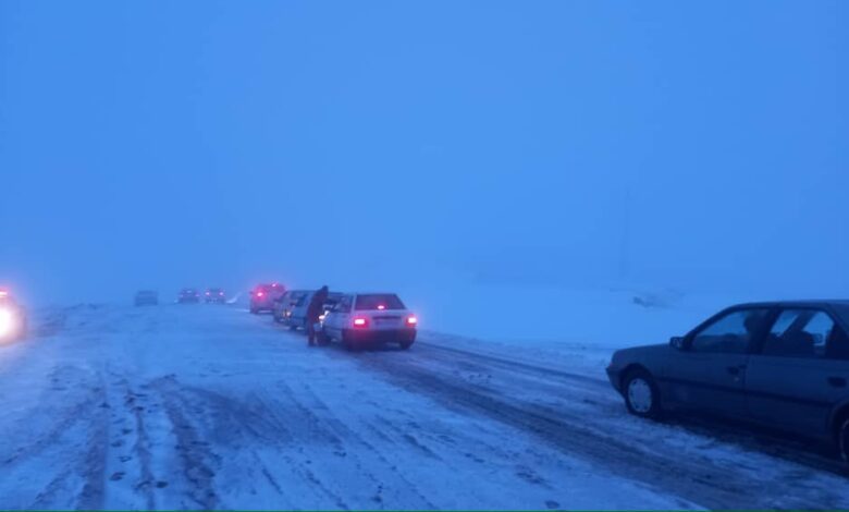 اسکان 44 مسافر در راه مانده توسط هلال احمر زنجان