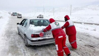 امدادرسانی هلال احمر به 52 مسافر گرفتار برف و کولاک در جاده های زنجان