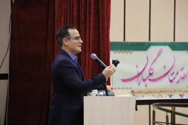 صنعت چاقو سازی از رشته های ماندگار و تاریخی استان زنجان محسوب می شود