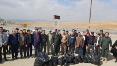 ورودی شهر زرین آباد با کمک مردم و مسئولان پاکسازی شد