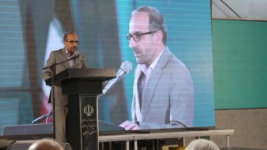 تکریم بزرگان در جامعه باید فرهنگ سازی شود