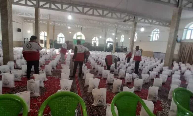 توزیع 1000 سبد معیشتی توسط هلال احمر خدابنده