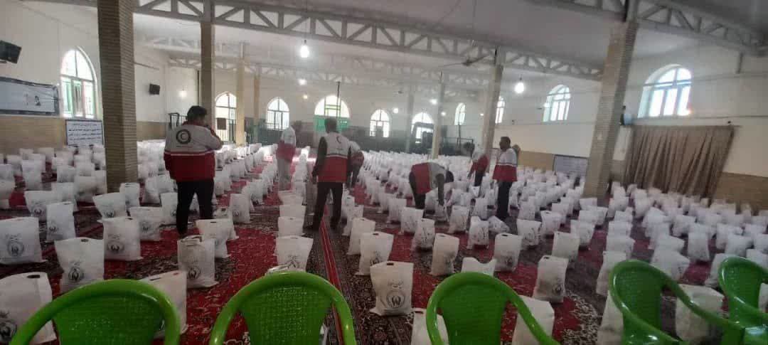 توزیع 1000 سبد معیشتی توسط هلال احمر خدابنده