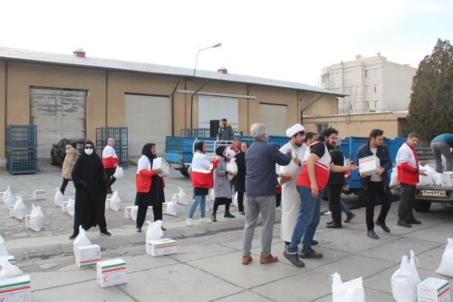 آغاز توزیع 700 بسته معیشتی توسط هلال احمر در محلات کم برخوردار استان زنجان