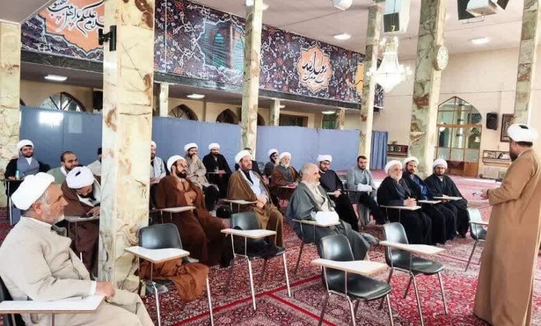 برگزاری دوره آموزشی برای ائمه جماعات و مبلغین بومی استان زنجان در امامزاده سید ابراهیم (ع) زنجان