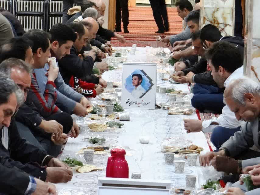 پویش «بفرمایید افطاری» در امامزاده سید ابراهیم (ع) زنجان