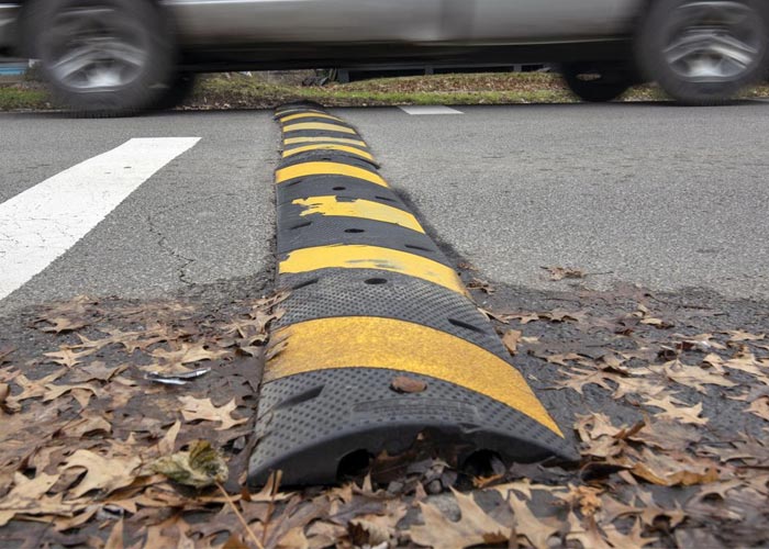 راهداری اجازه نصب و برچیدن سرعتگیر در محورهای اصلی و شریانی را ندارد