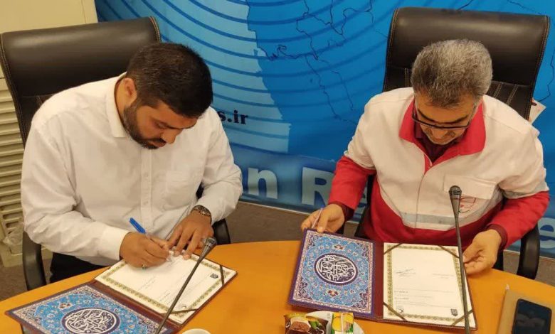 امضای تفاهم ‌نامه همکاری جمعیت هلال احمر استان زنجان با گروه فرهنگی و جهادی شهید شاطری