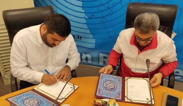امضای تفاهم ‌نامه همکاری جمعیت هلال احمر استان زنجان با گروه فرهنگی و جهادی شهید شاطری