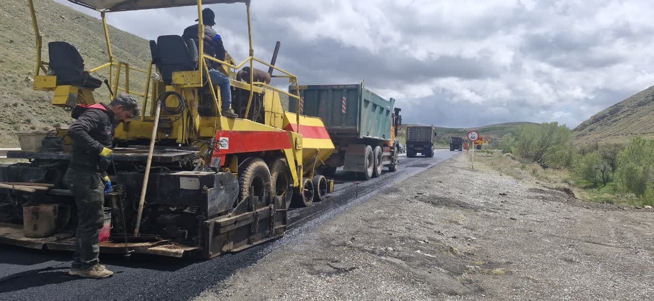 روکش آسفالت محور زنجان_بیجار به طول 8 کیلومتر آغاز شد